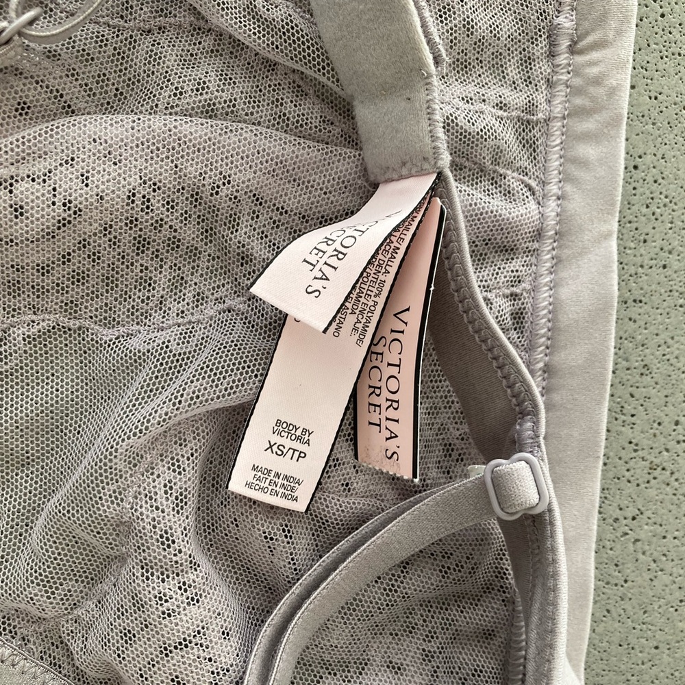 NWT SET OF TWO Victoria’s Secret high neck bralettes - Picture 7 of 9